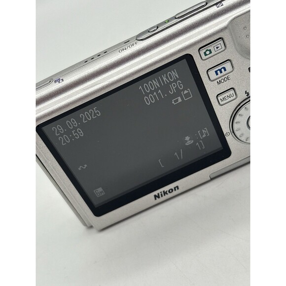 Nikon CoolPix S5 Digital Camera Silver 6MP 3x Optical Zoom FOR PARTS ONLY - Picture 2 of 10